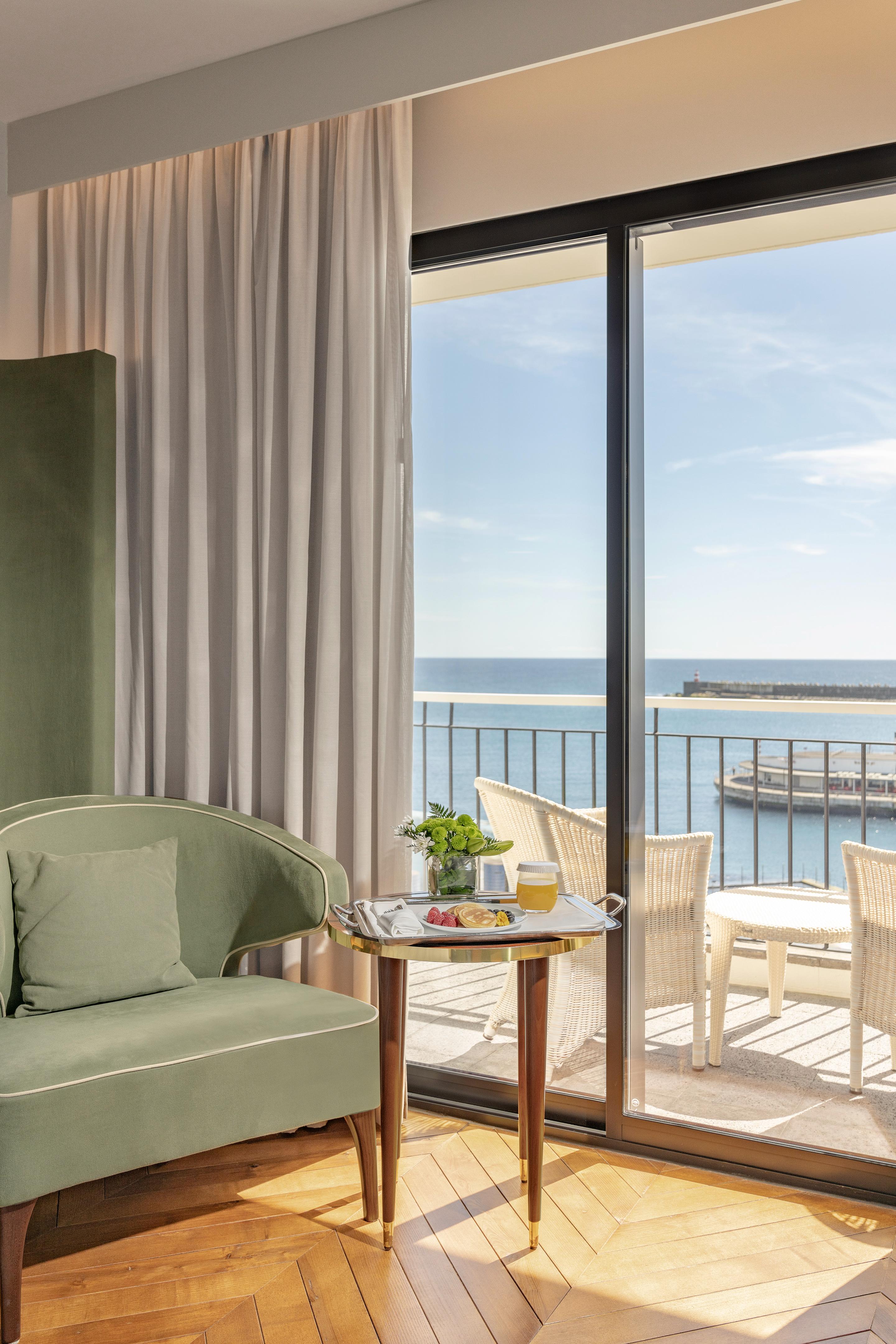 Grand Hotel Acores Atlantico Ponta Delgada  Bagian luar foto A room at the hotel