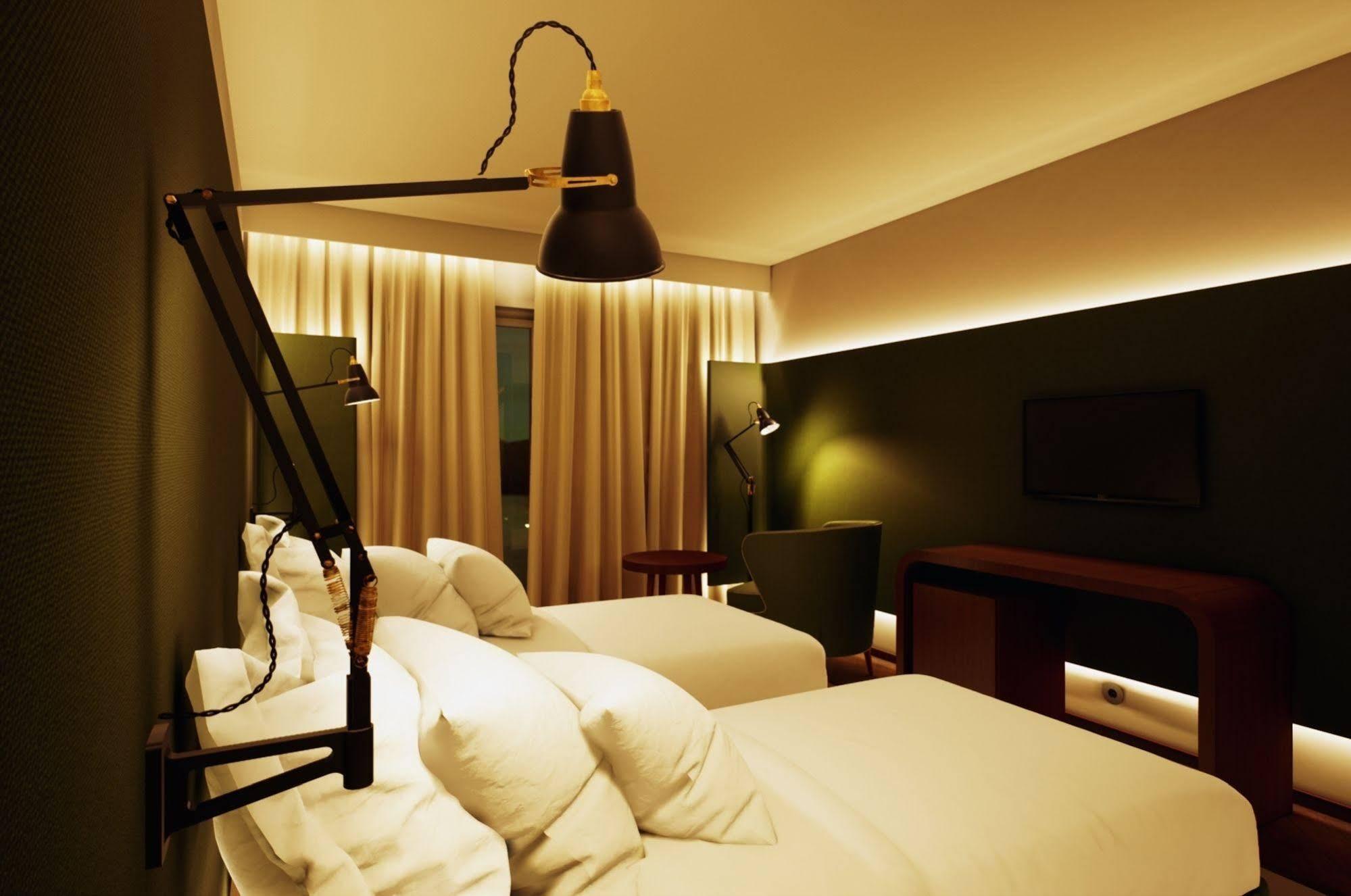 Grand Hotel Acores Atlantico Ponta Delgada  Bagian luar foto A room at the hotel
