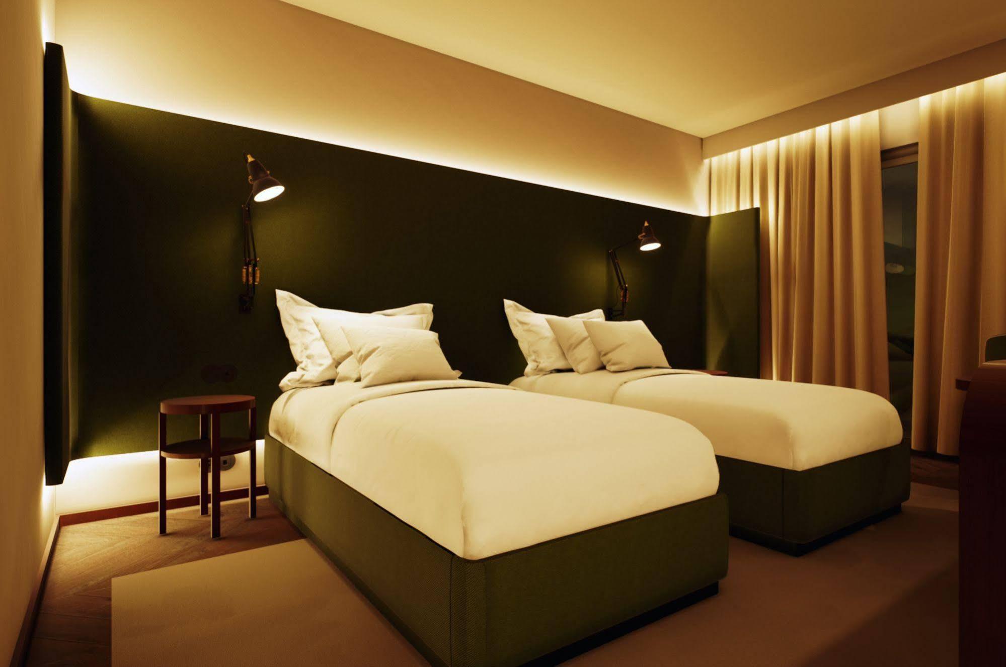 Grand Hotel Acores Atlantico Ponta Delgada  Bagian luar foto A room at the hotel